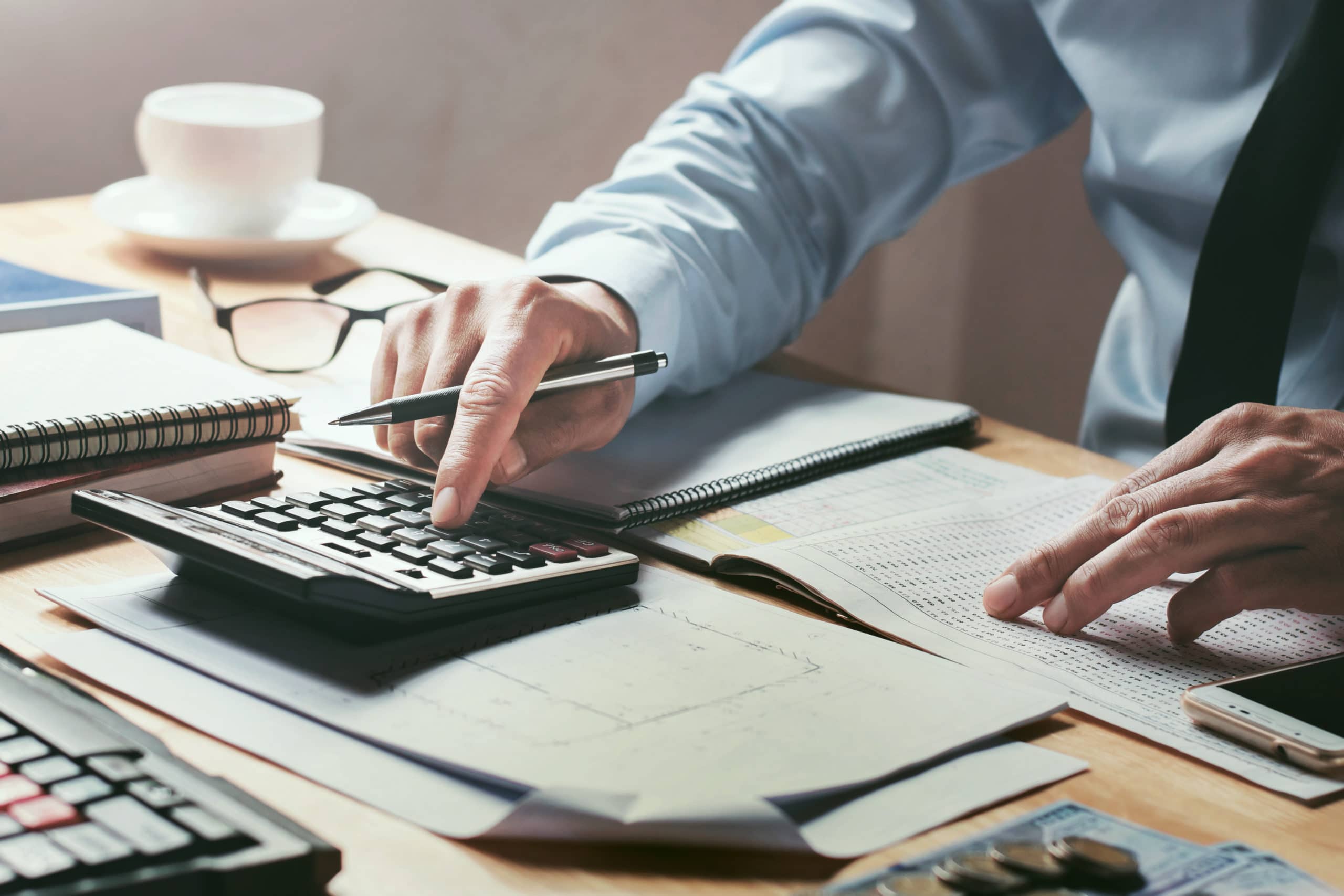 Im Beitrag erklären wir, was es bedeutet seine Immobilien selbst zu verwalten, welche Fallstricke es gibt und welche Vorteile die Eigenverwaltung bietet.